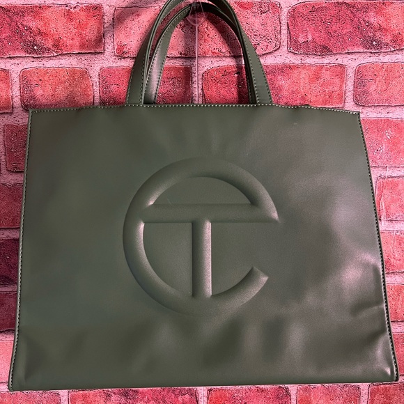 Medium Leaf Green Telfar. Perfect for ALL seasons. - Picture 2 of 3